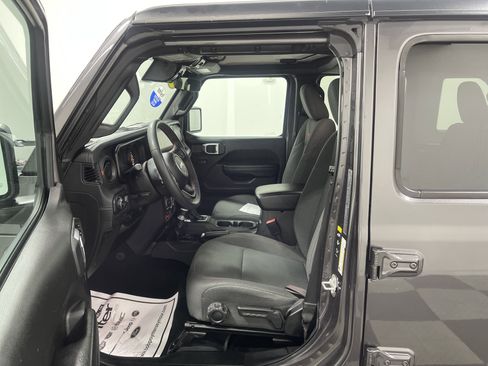 Used 2024 Jeep Wrangler Unlimited Rubicon AWD/4WD image 10