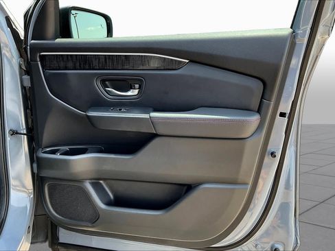 Used 2025 Honda Pilot Black Edition image 45