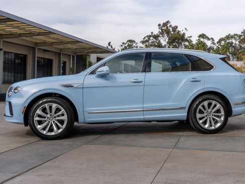 New 2025 Bentley Bentayga image 4