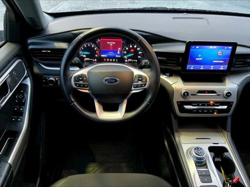 Used 2022 Ford Explorer XLT image 5