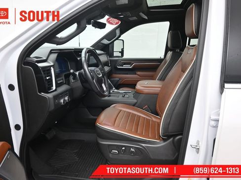 Used 2024 GMC Sierra 2500 Denali Ultimate AWD/4WD image 9