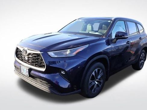 Used 2022 Toyota Highlander XLE image 4