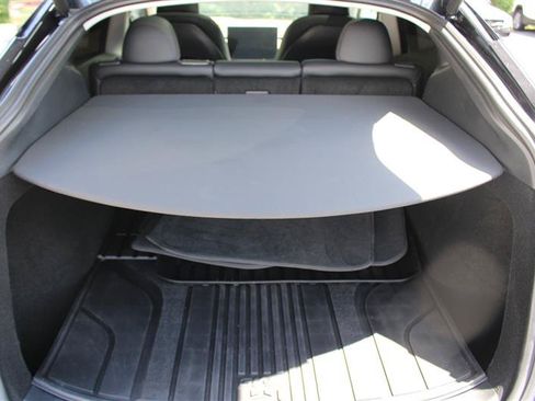 Used 2024 Tesla Model Y Long Range AWD/4WD image 23