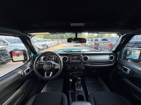 Used 2020 Jeep Wrangler Unlimited Sahara AWD/4WD image 18
