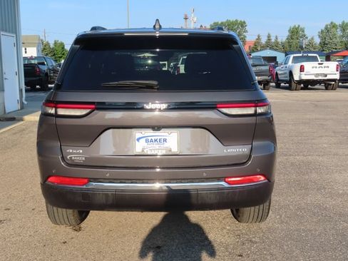 Used 2024 Jeep Grand Cherokee Limited w/ Trailer Tow Package AWD/4WD image 12
