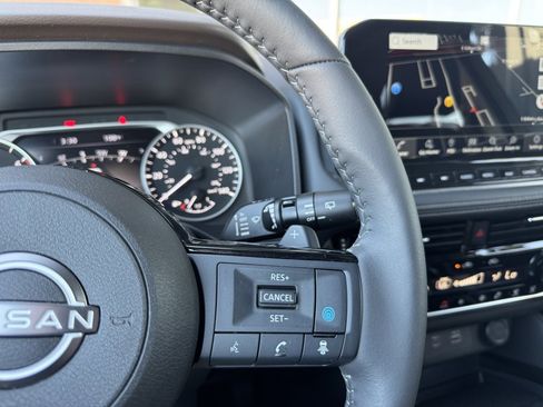 Used 2023 Nissan Rogue SL w/ SL Premium Package image 30