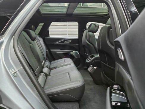 Used 2024 Cadillac Lyriq Sport AWD/4WD image 17