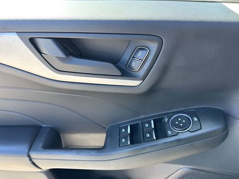 Used 2022 Ford Escape SE w/ SE Sport Appearance Package image 27