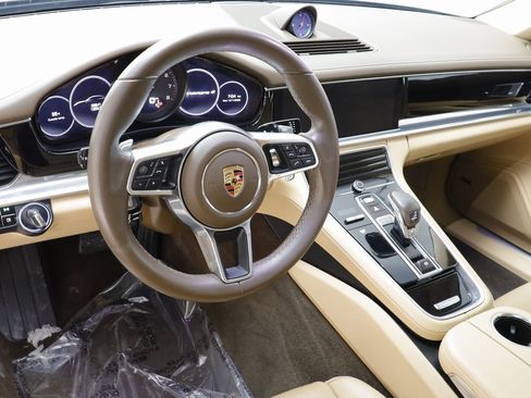 Used 2018 Porsche Panamera 4 image 7