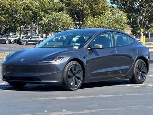 Used 2024 Tesla Model 3 Standard Range RWD image 8