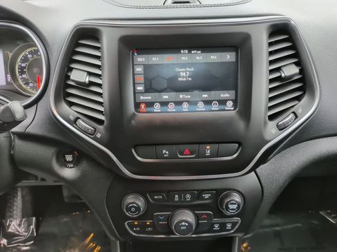 Used 2021 Jeep Cherokee Latitude Plus image 20