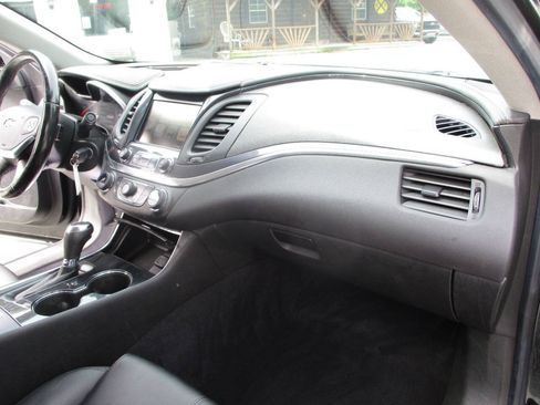 Used 2017 Chevrolet Impala LT FWD image 21
