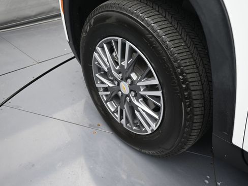 Used 2026 Chevrolet Traverse LT w/ Driver Confidence Package FWD image 29