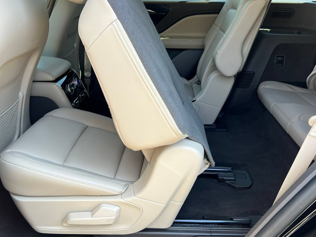 Used 2023 Lincoln Aviator AWD w/ Premium Package image 8