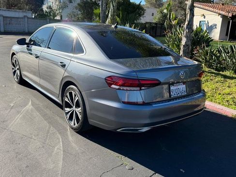 Used 2022 Volkswagen Passat 2.0T SE image 3