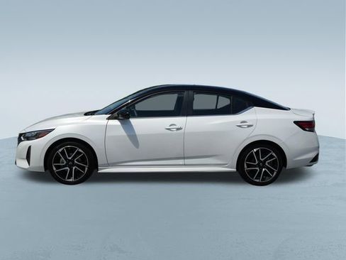 Used 2025 Nissan Sentra SR FWD image 4