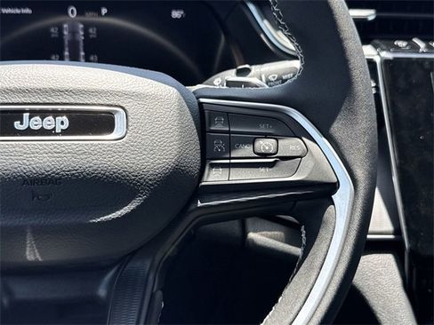 New 2025 Jeep Grand Cherokee Altitude image 20