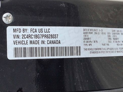 Used 2023 Chrysler Pacifica Touring-L FWD image 41