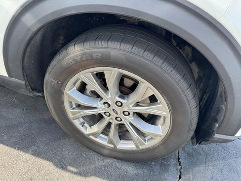 Used 2020 Ford Explorer XLT w/ Equipment Group 202A image 5