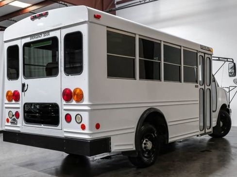 Used 2007 Chevrolet Express 3500 w/ School Bus Package RWD image 9