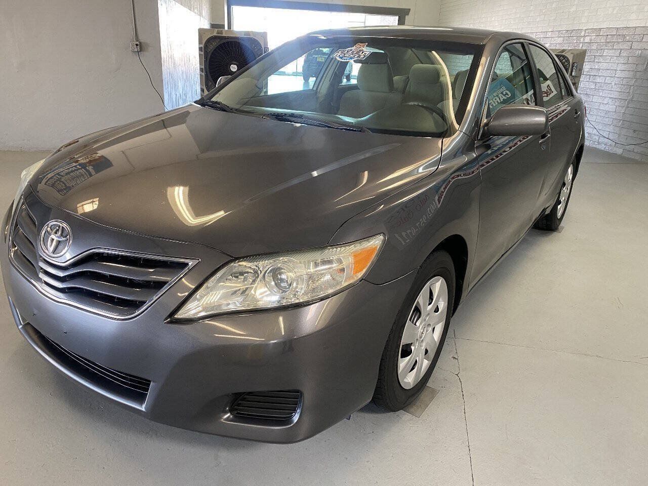 Used 2011 Toyota Camry LE FWD image 3