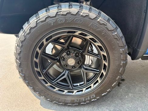 Used 2023 GMC Sierra 1500 AT4X AWD/4WD image 5