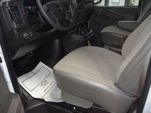 Used 2025 Chevrolet Express 3500 LS image 25