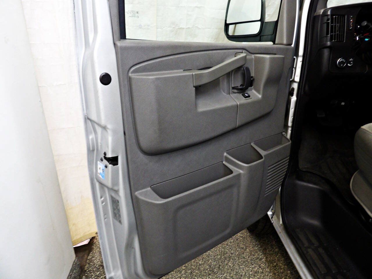 Used 2017 Chevrolet Express 2500 LS RWD image 9