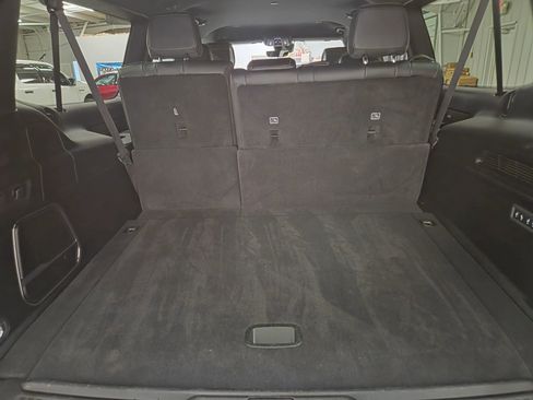 Used 2025 Jeep Wagoneer L Series II w/ 8-pass Seating Package image 39