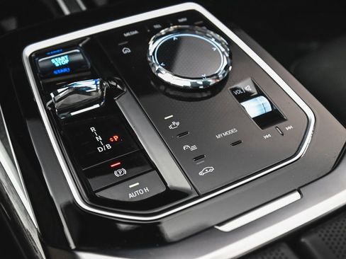 Used 2023 BMW i7 xDrive60 w/ Executive Package 2 image 32