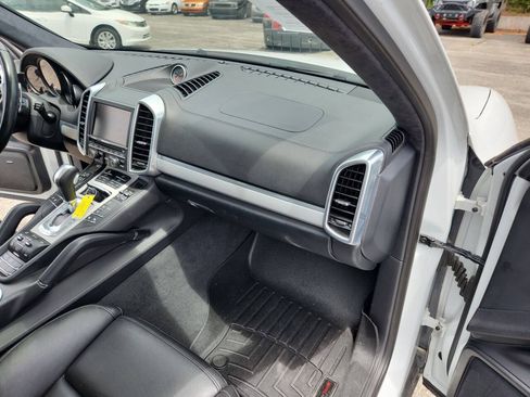Used 2015 Porsche Cayenne Turbo AWD/4WD image 22