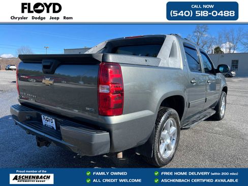 Used 2011 Chevrolet Avalanche LT w/ Luxury Package image 3