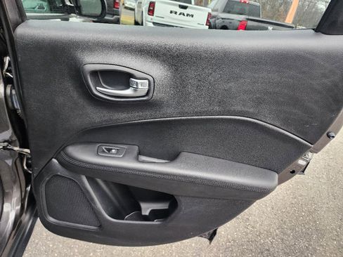 Used 2019 Jeep Compass Altitude image 30