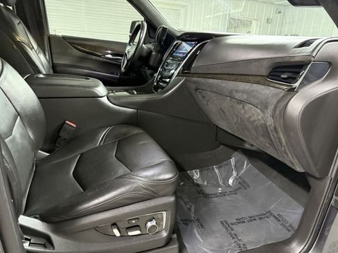 Used 2016 Cadillac Escalade ESV Platinum image 37