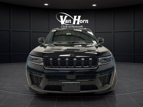 New 2026 Jeep Grand Cherokee Altitude image 8