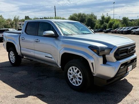 Used 2026 Toyota Tacoma SR5 AWD/4WD image 7