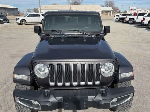 Used 2018 Jeep Wrangler Unlimited Sahara AWD/4WD image 4