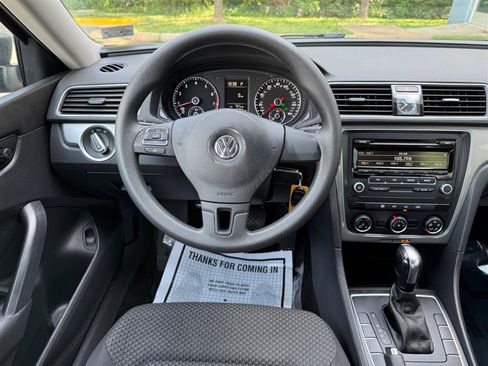 Used 2013 Volkswagen Passat 2.5 S FWD image 34
