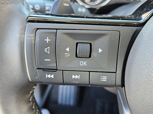 Used 2025 Nissan Pathfinder SL image 21