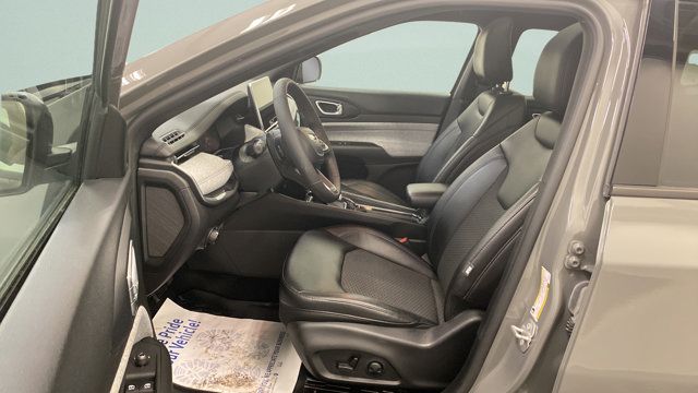 Used 2023 Jeep Compass Latitude w/ Sun and Sound Group AWD/4WD image 16