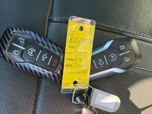 Used 2016 Ford F150 Platinum w/ Equipment Group 701A Luxury image 35