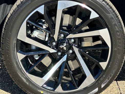 New 2025 Mitsubishi Outlander SE image 26