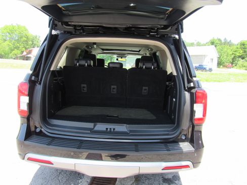 Used 2024 Ford Expedition XLT AWD/4WD image 32