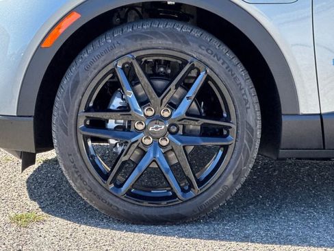 New 2026 Chevrolet Equinox EV LT w/ LPO, Blackout Package FWD image 25