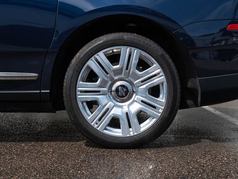 Certified 2019 Rolls-Royce Cullinan AWD/4WD image 12