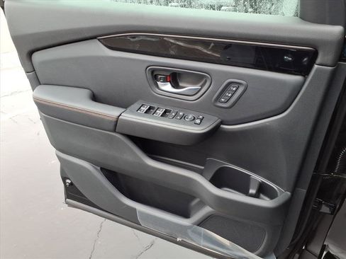 New 2025 Honda Pilot TrailSport image 8