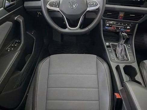 Used 2025 Volkswagen Jetta SE FWD image 24
