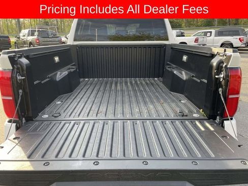 Used 2025 Toyota Tacoma TRD Off-Road AWD/4WD image 9