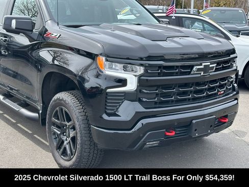Used 2025 Chevrolet Silverado 1500 LT Trail Boss w/ Convenience Package II AWD/4WD image 2