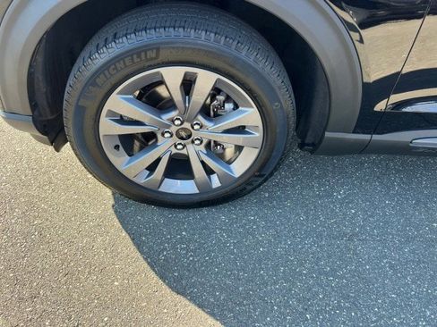 Certified 2022 Ford Explorer XLT w/ Equipment Group 202A image 27